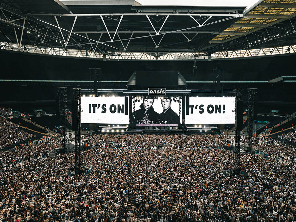 Kilencvenes évek 2025-ben – Oasis a Föld körül