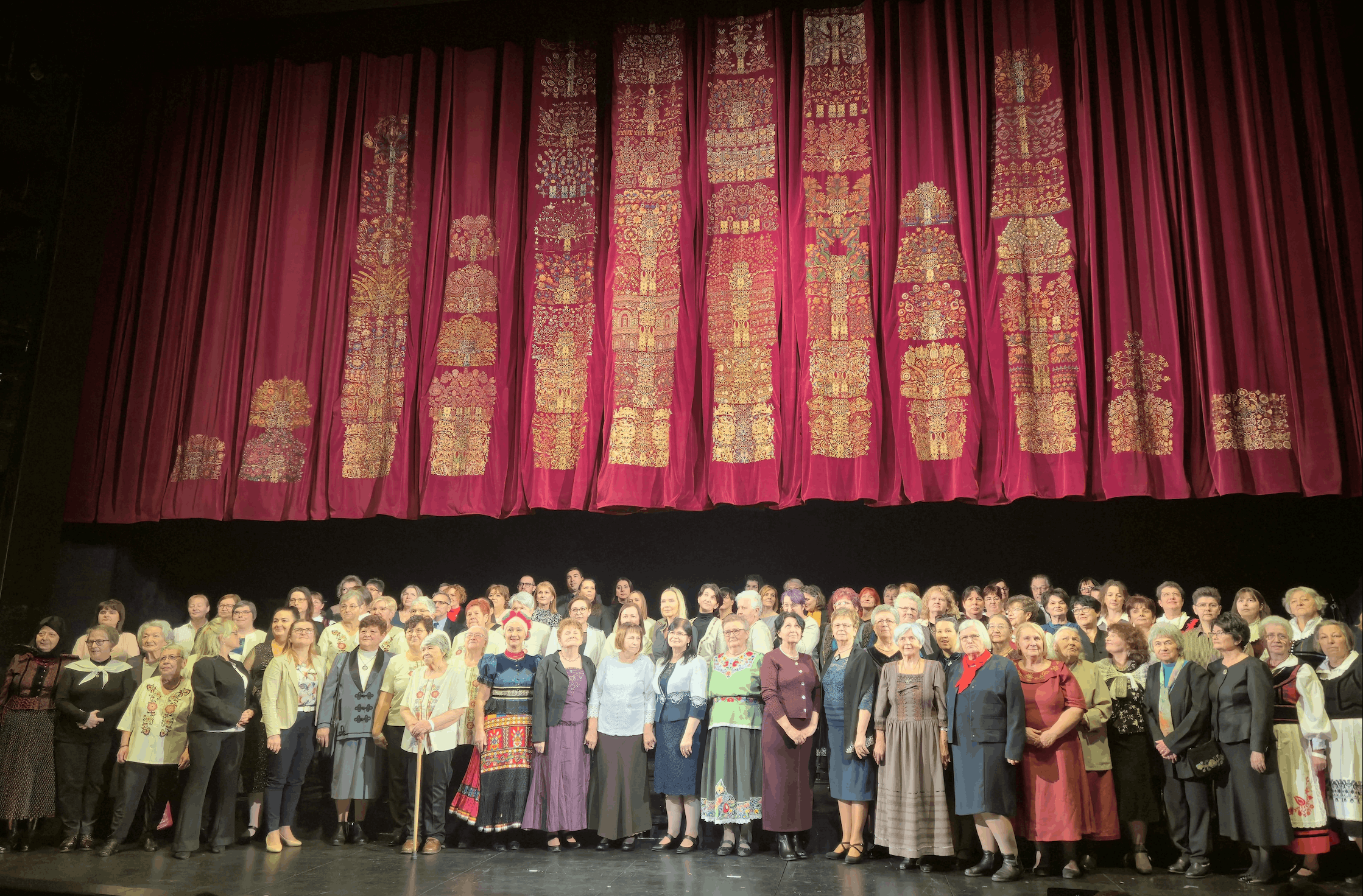 Tűvel írott történetek – A komádi hímzés