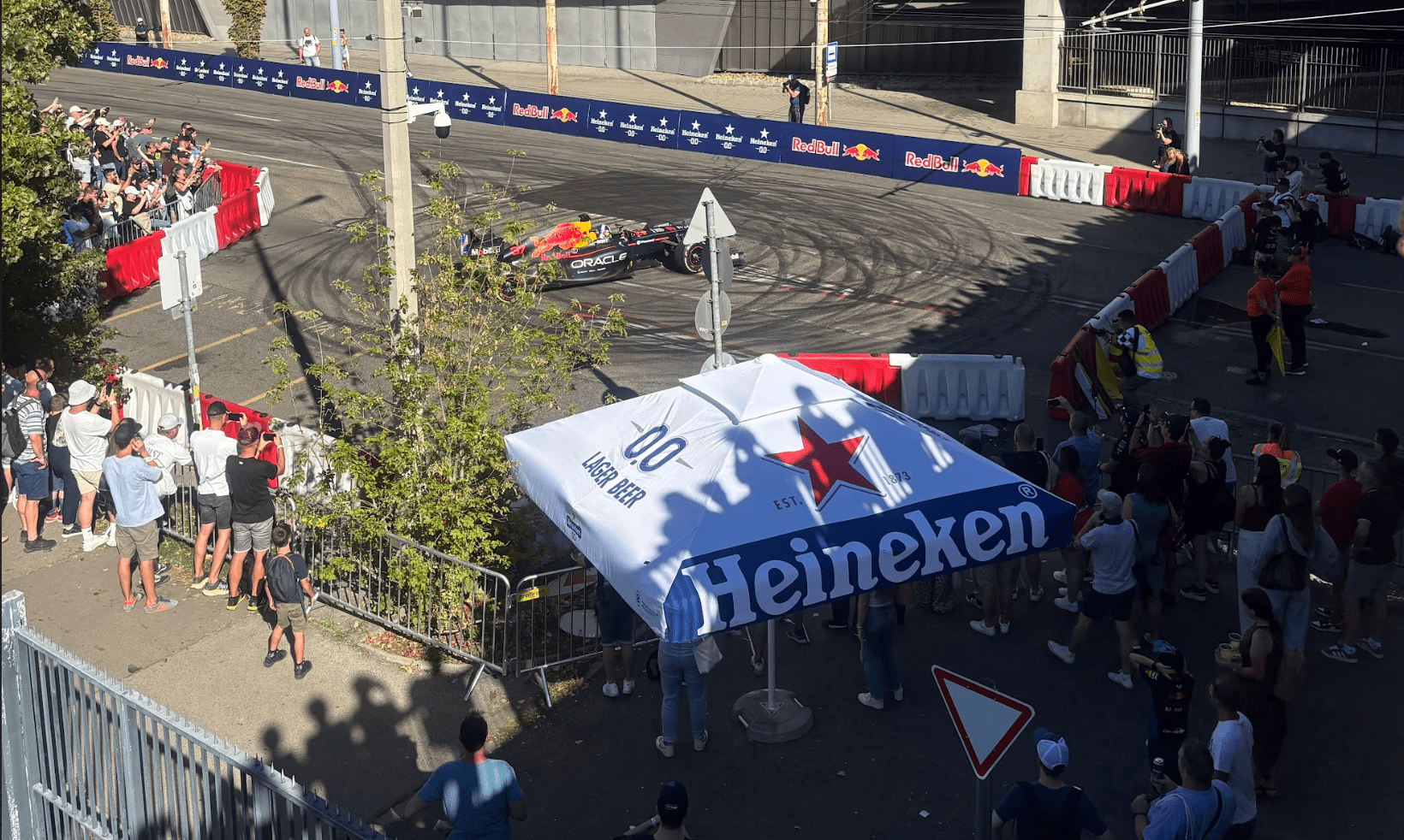 Red Bull Showrun Budapesten: motorsport a város szívében